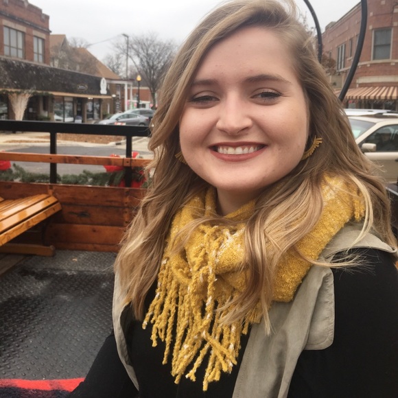 Meet your Posher, Stephanie - Picture 1 of 1